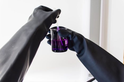 Essai de résistance à la détérioration contre des substances chimiques - TS EN 374-4